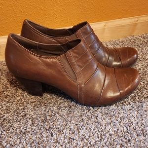 Women's shoes